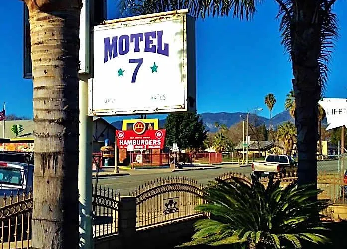 Downtown Motel 7