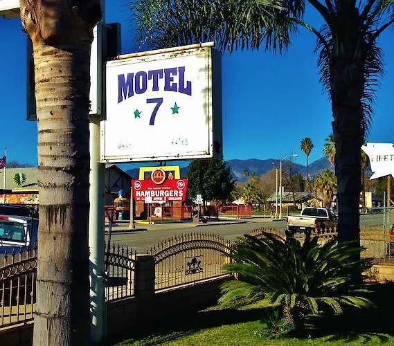 Downtown Motel 7